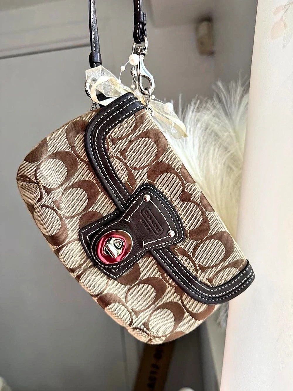 Vintage Coach turn lock wristlet - Picture 6 of 6